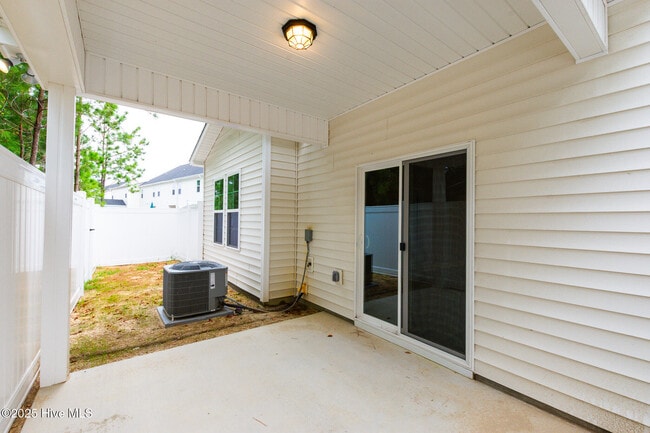 Building Photo - 190 Coastline Cir