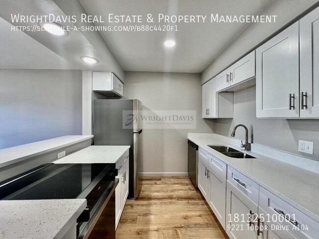 Building Photo - 9221 Tudor Dr