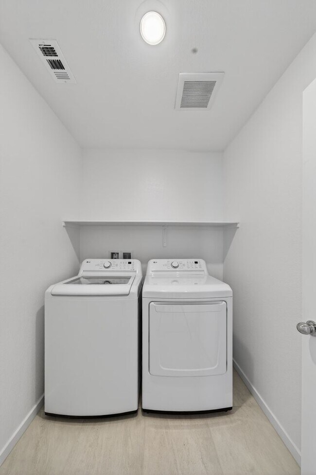 Building Photo - Brand New Townhome in Gated Community in North Las Vegas!