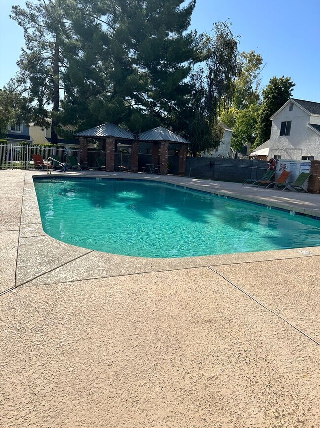 Building Photo - Windsor Shadows patio home 3 bed / 2 bath