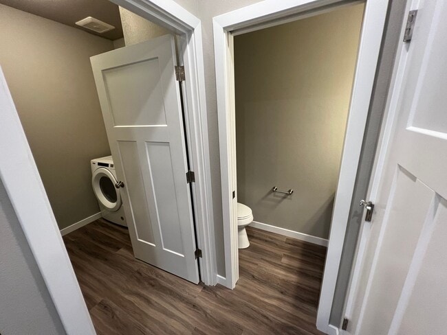 Building Photo - NEW 4 Bedroom / 4.5 Bath Townhome. A/C in every bedroom