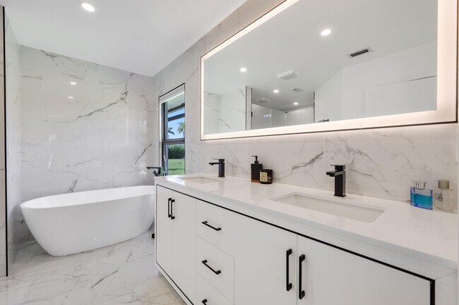 Building Photo - 14704 Black Bear Rd