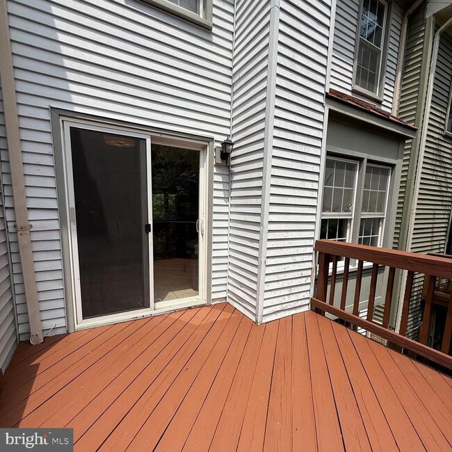 Building Photo - 8442 Springfield Oaks Dr