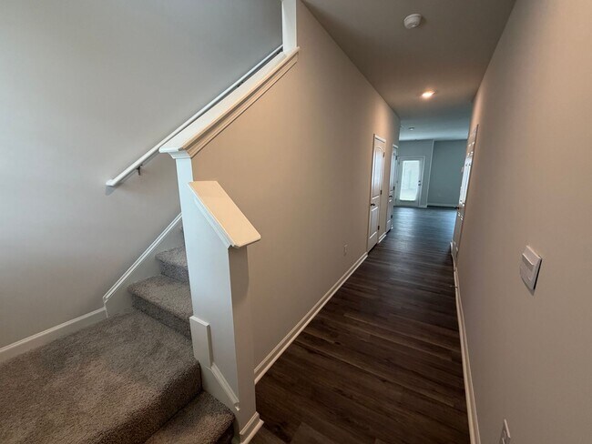 Building Photo - 3 Bedrooms, 2.5 Bathrooms - Townhome in Armuchee!