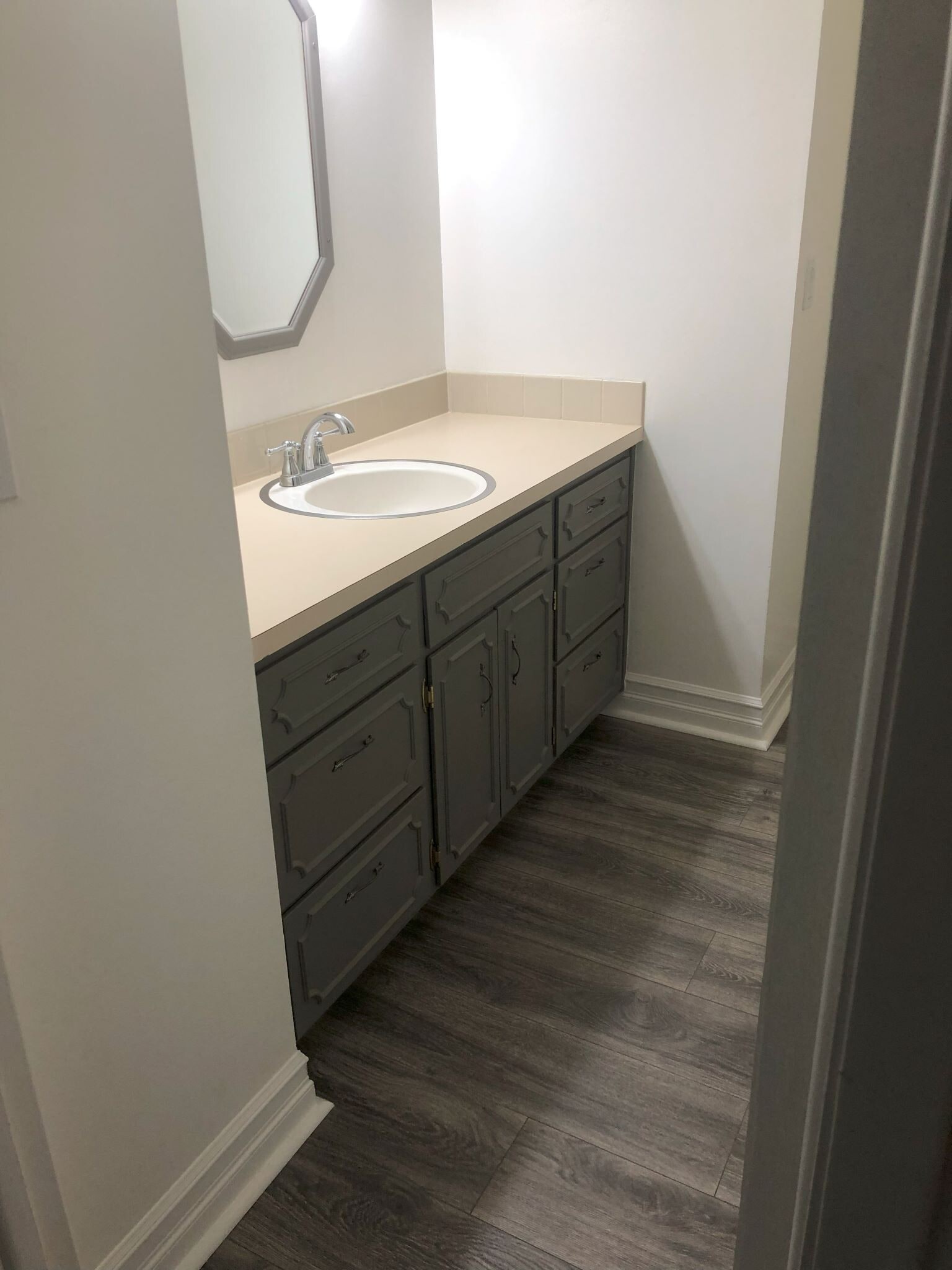 Building Photo - 516 E Wedgewood Ave