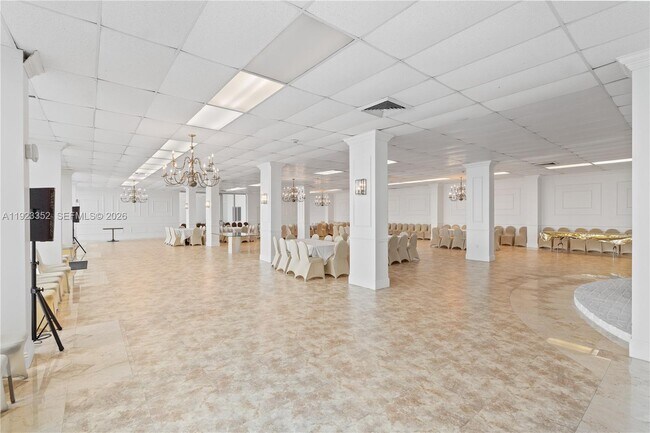 Building Photo - 7135 Collins Ave