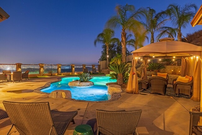 Building Photo - 27495 Linnel Ln