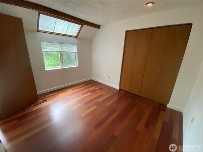 Building Photo - 4Bd/2.5Ba Kirkland House