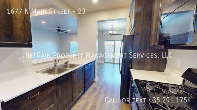 Building Photo - 1677 N Main St