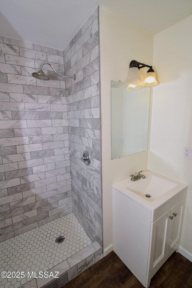 Building Photo - 4233 E Lester St