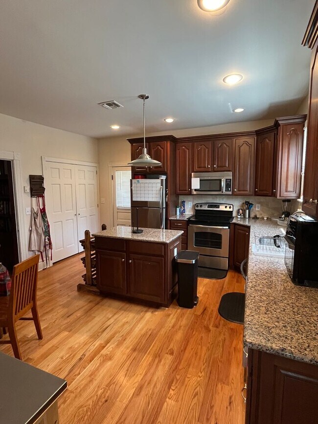 Building Photo - Beautiful 4-bedroom Farmhouse in Raphine a...