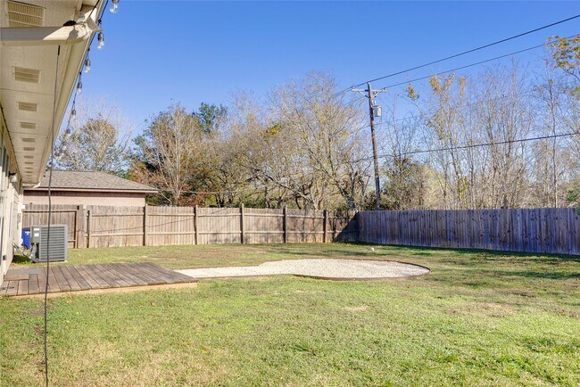 Building Photo - 702 Dixie Dr