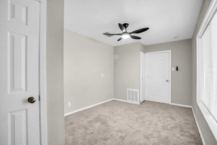 Building Photo - 125 Vandenburg Dr