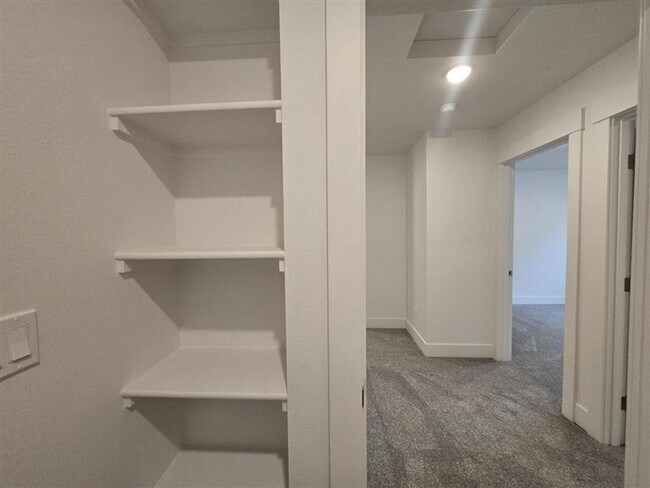 Building Photo - $1000 OFF YOUR 1ST MONTHS RENT! BRAND NEW TOWNHOME IN THE DESIRABLE SOUTHRIDGE AREA!