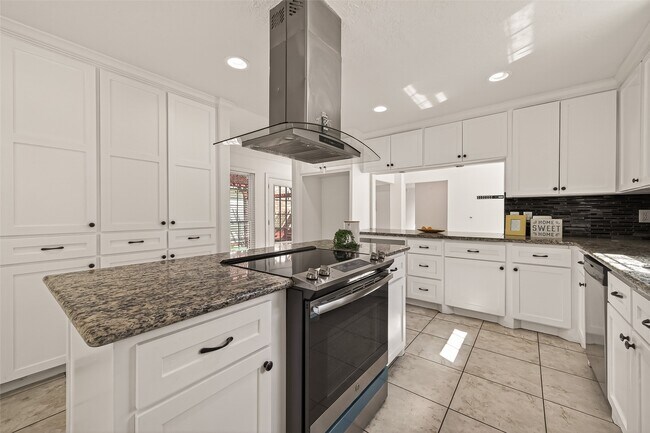 Building Photo - 11414 Meadow Lake Dr