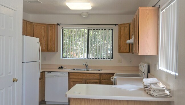 Building Photo - 4410 Buena Loma Way