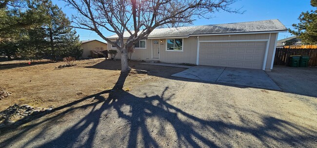 Building Photo - 3 bed 1 bath 2 Car garage- Desert Springs ...