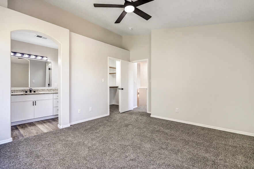 Master Bed - 7817 Louisiana Blvd NE