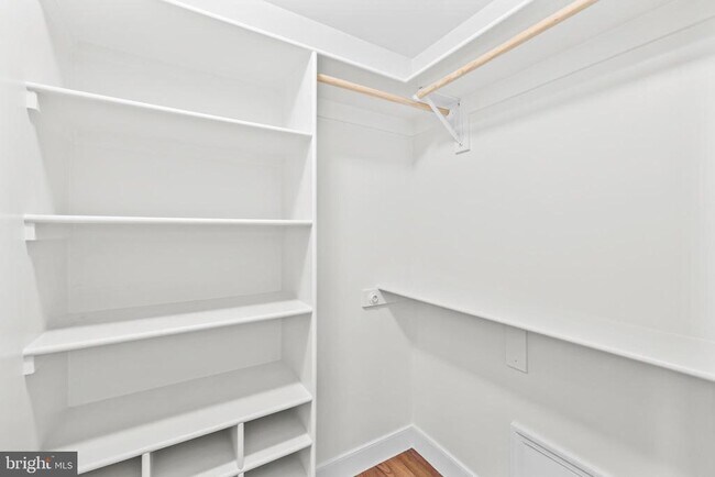 Building Photo - 46564 Hampshire Station Dr