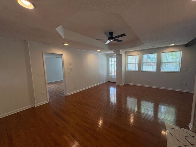 Building Photo - 408 3rd Ave NW