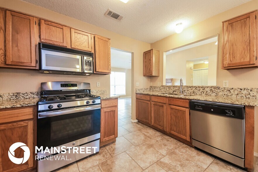 Building Photo - 2313 Crestview Ln