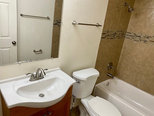 Building Photo - 349 N 11th St