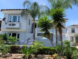 Building Photo - 449 N Hayworth Ave