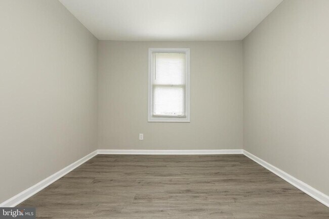 Building Photo - 9520 48th Ave