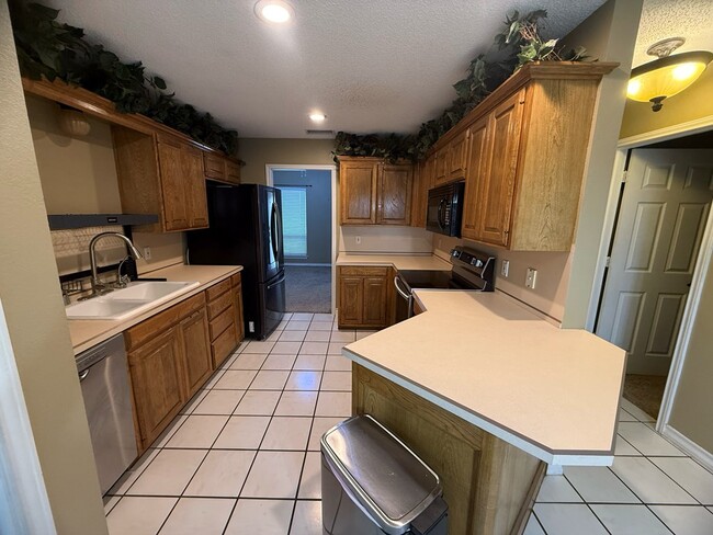 Building Photo - 5168 Femmer Ct