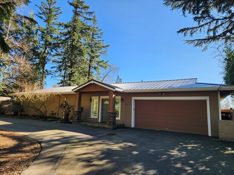 Building Photo - 6050 SW Taylors Ferry Rd