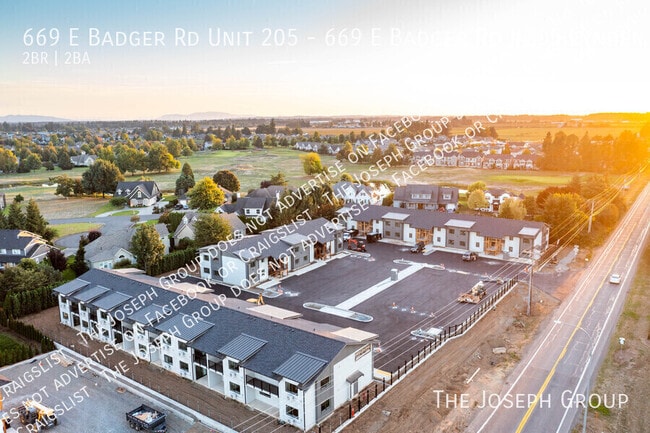 Building Photo - 669 E Badger Rd