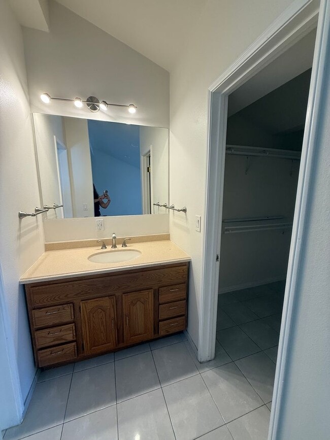 Building Photo - Studio ADU apartment in the center of Simi...
