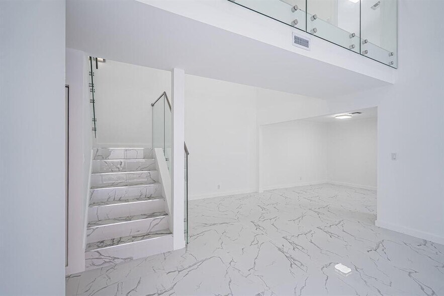 Building Photo - 5536 Eton Ct