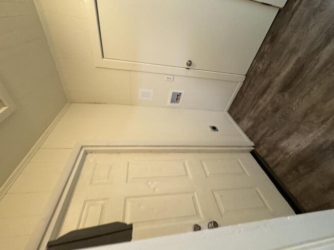 Building Photo - 800 S Cherry Ave