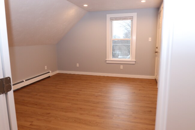 Building Photo - 73 Everett St