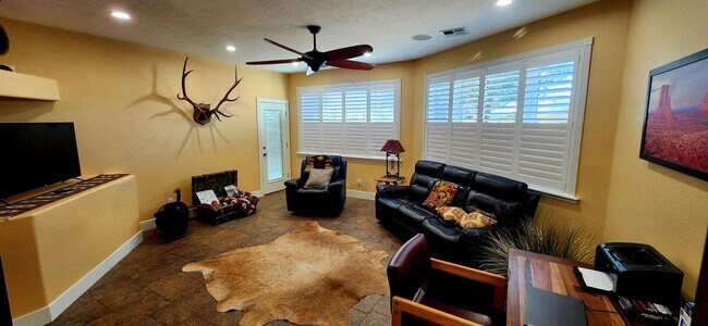 Building Photo - Nicely updated home in 45+ Active Adult Community of Leisure World. Available April 1st, 2026 to ...