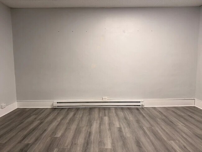 Building Photo - 211 5th St