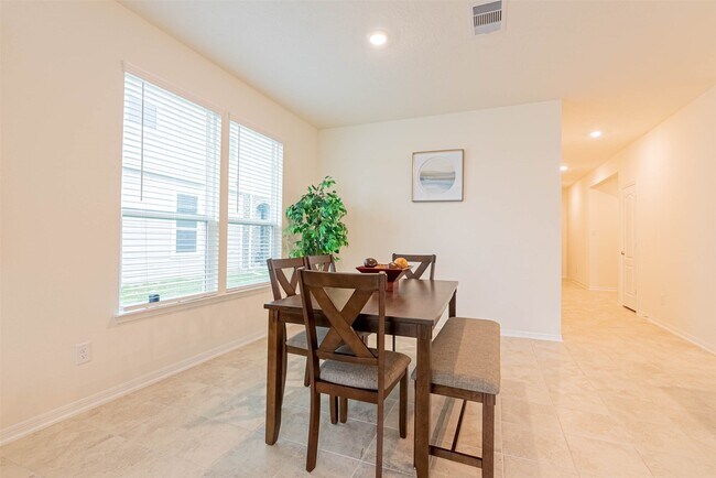 Building Photo - 2114 Damasi Ln