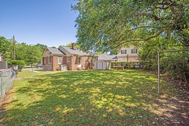 Building Photo - 37 Lyttleton Ave