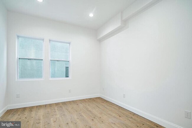 Building Photo - 840 Leland St