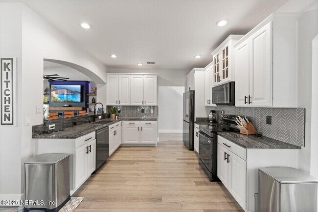 Building Photo - 11698 Donato Dr
