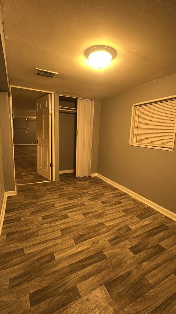 Building Photo - Freshly Renovated 5-Bedroom Home in South Chicago – Available Oct 15