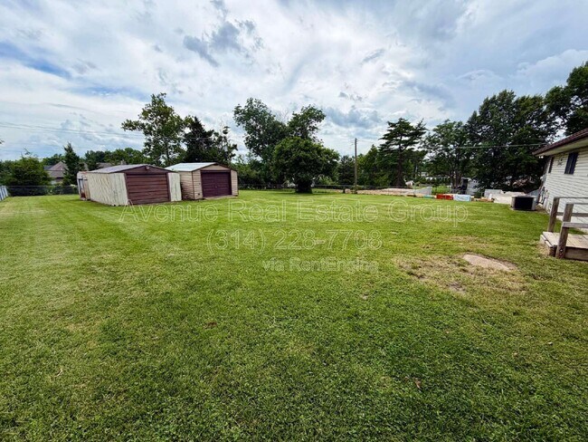 Building Photo - 608 Connie Ln