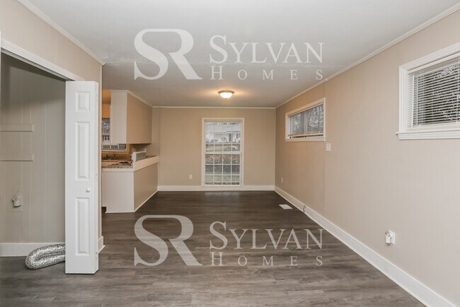 Building Photo - Enjoy living the good life in this 4 bedroom, 2 bathroom home