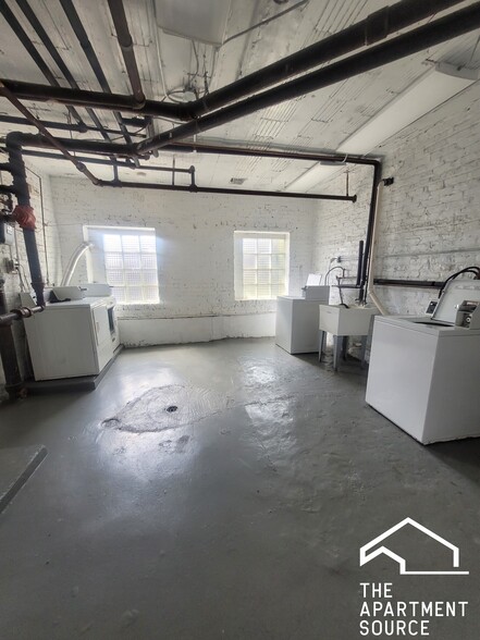 Building Photo - 1717 W North Shore Ave