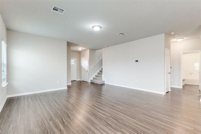 Building Photo - 348 Shiner Ln