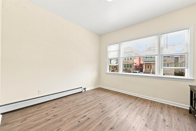 Building Photo - 164 W 31st St