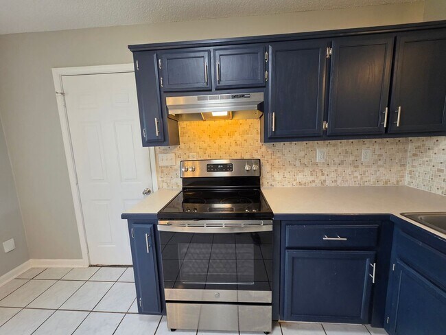 Building Photo - Comfort and Convenience Ranch Home Awaits ...