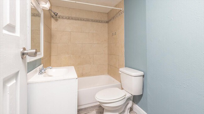 Building Photo - 563 6th St