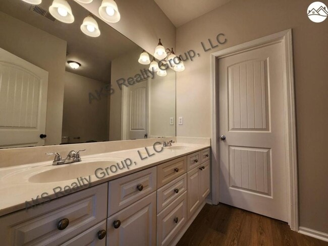 Building Photo - 2269 Ridgemont Dr